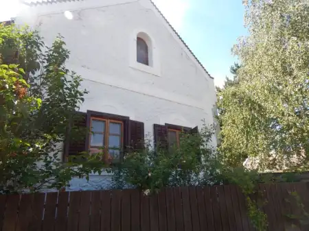 Eladó családi ház, Salföld 8 szoba 330 m² 239 M Ft