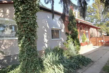 Eladó családi ház, Sándorfalva 5 szoba 130 m² 97.8 M Ft