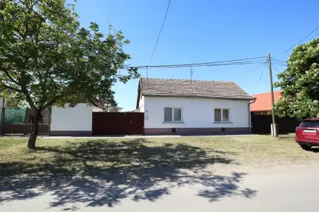 Eladó családi ház, Sándorfalva 2 szoba 70 m² 42.9 M Ft