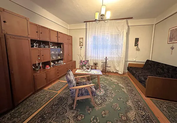 Eladó családi ház, Sándorfalva 2 szoba 120 m² 53.5 M Ft