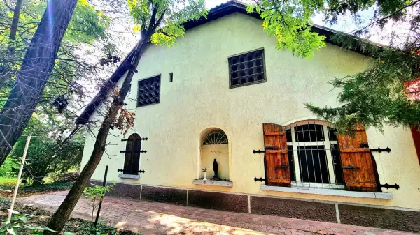 Eladó családi ház, Sárbogárd 8 szoba 336 m² 89 M Ft