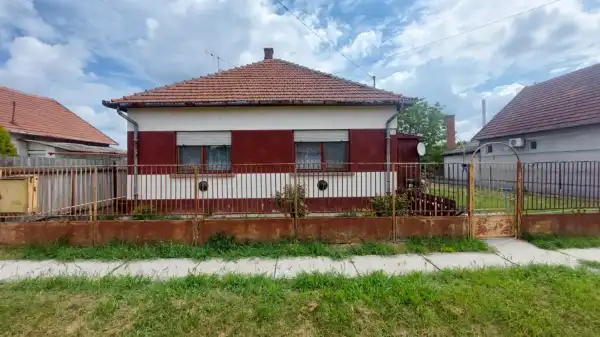 Eladó családi ház, Sarkad 2 szoba 73 m² 11 M Ft