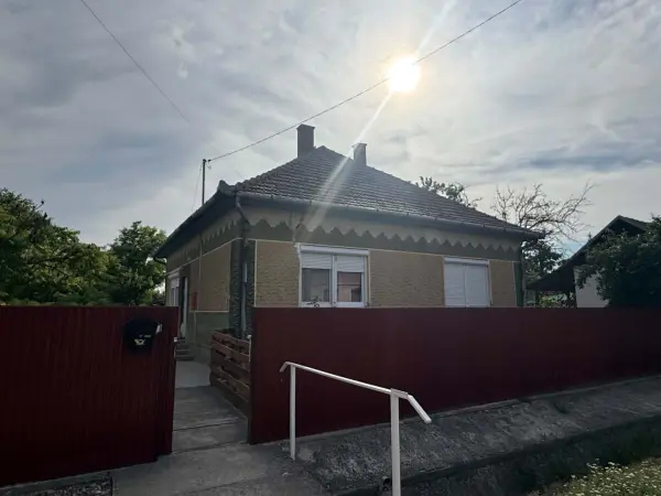Eladó családi ház, Sárrétudvari 2 szoba 80 m² 25.5 M Ft