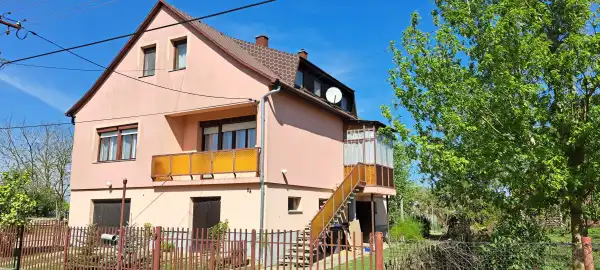 Eladó családi ház, Soponya 6 szoba 212 m² 56 M Ft