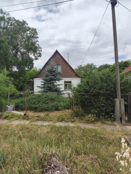 eladó családi ház, Szárliget