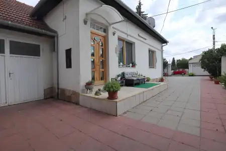 Eladó családi ház, Szeged 2 szoba 75 m² 89.9 M Ft