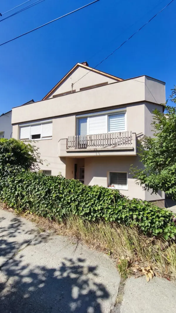 Eladó családi ház, Szekszárd 6 szoba 340 m² 81.9 M Ft