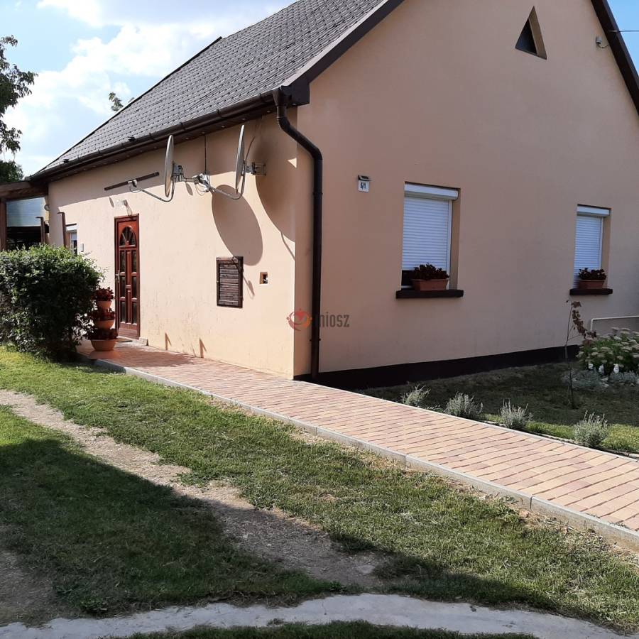 eladó családi ház, Szerep