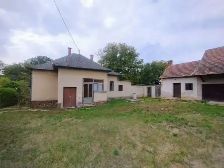 eladó családi ház, Szőce