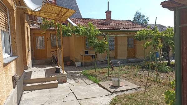 eladó családi ház, Szolnok