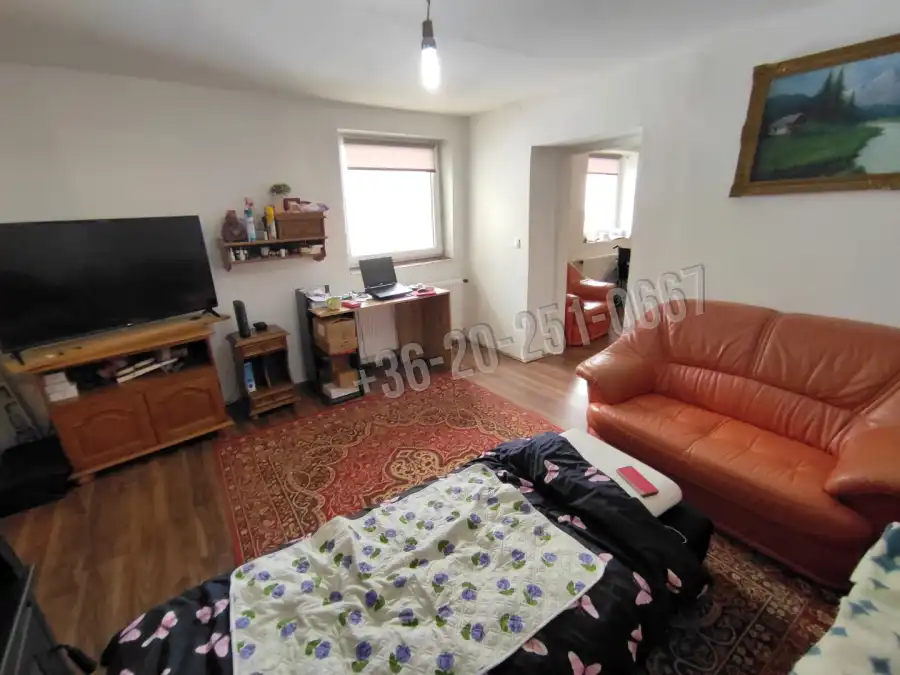 eladó családi ház, Szűr