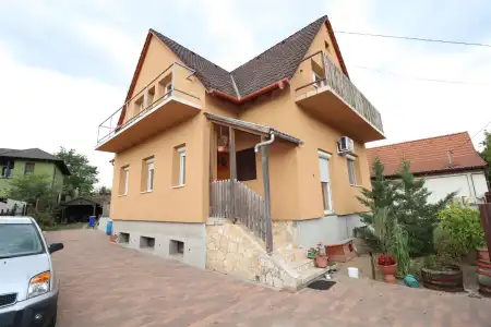 Eladó családi ház, Taksony 6 szoba 138 m² 134.9 M Ft