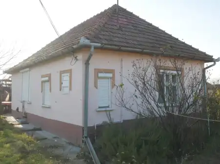 eladó családi ház, Tápiószentmárton