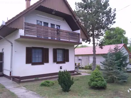 eladó családi ház, Tápiószentmárton