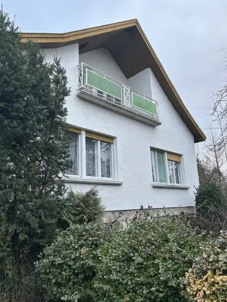 eladó családi ház, Tát