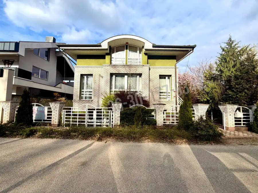 eladó családi ház, Tata