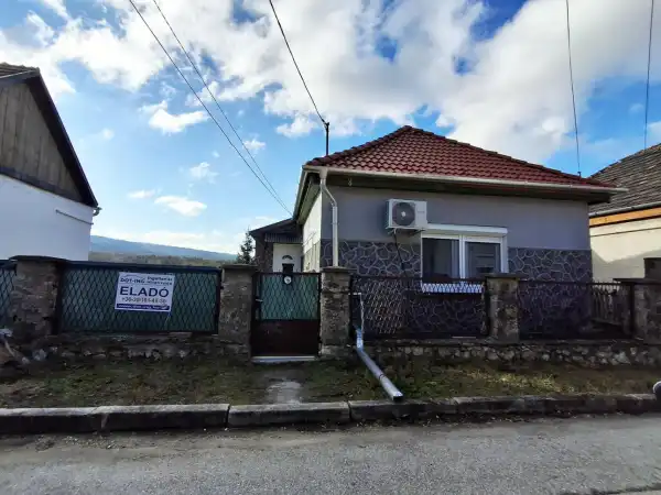 Eladó családi ház, Tatabánya 2+1 szoba 62 m² 37.5 M Ft