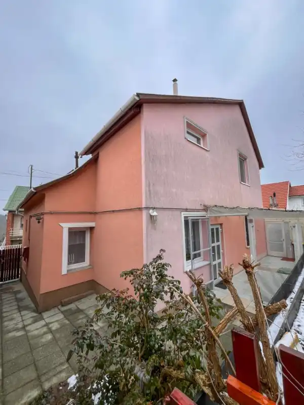 Eladó családi ház, Tatabánya 3+1 szoba 120 m² 58.5 M Ft