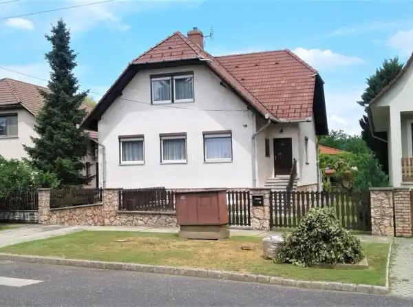 Eladó családi ház, Tatabánya 4 szoba 220 m² 125 M Ft