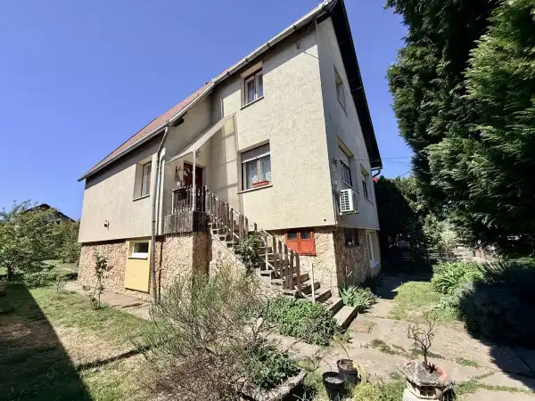 Eladó családi ház, Tatabánya 5+2 szoba 200 m² 99.5 M Ft