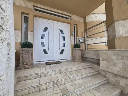 Eladó családi ház, Tiszafüred 5 szoba 256 m² 165 M Ft