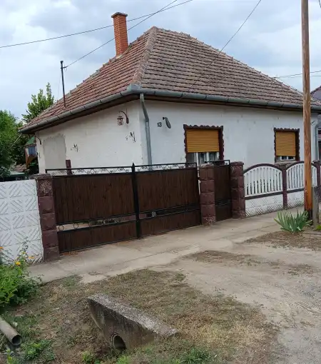 Eladó családi ház, Tóalmás 1+3 szoba 100 m² 42.8 M Ft