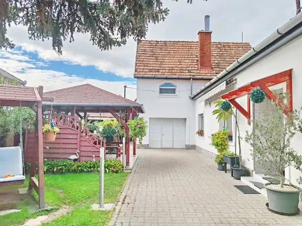 Eladó családi ház, Tököl 6+1 szoba 170 m² 94.9 M Ft