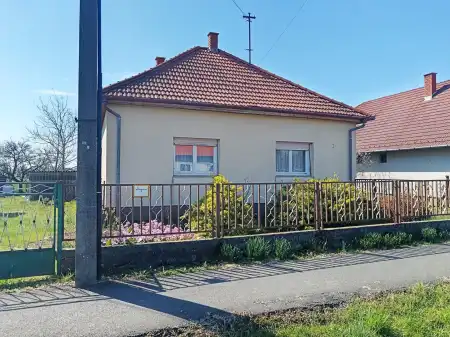 Eladó családi ház, Tornyiszentmiklós 2 szoba 70 m² 18 M Ft
