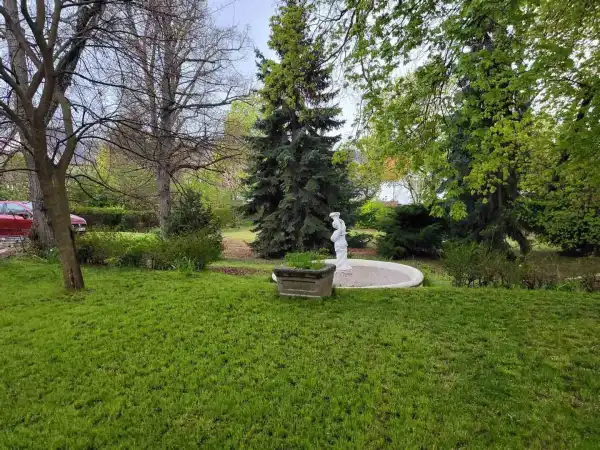 Eladó családi ház, Törökbálint 5+5 szoba 360 m² 679 M Ft