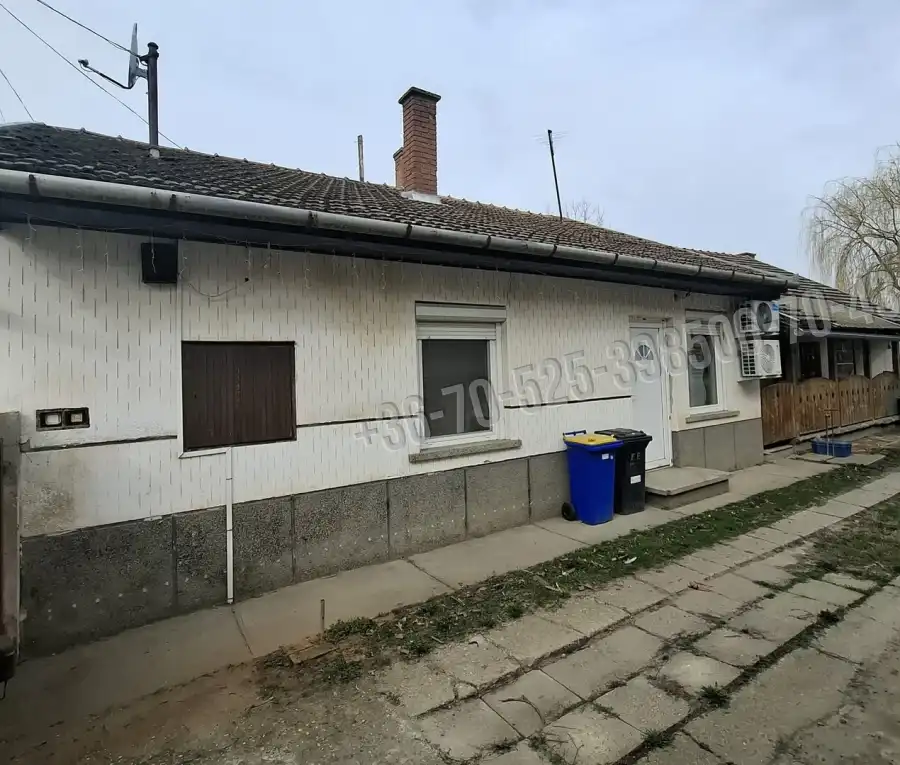 eladó családi ház, Törtel