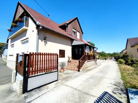 Eladó családi ház, Udvar 6 szoba 157 m² 38 M Ft