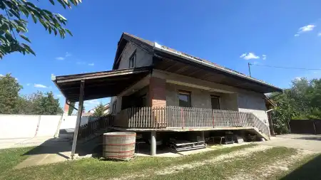 eladó családi ház, Újhartyán