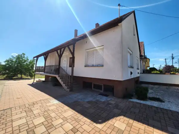 Eladó családi ház, Újhartyán 2 szoba 80 m² 83.9 M Ft