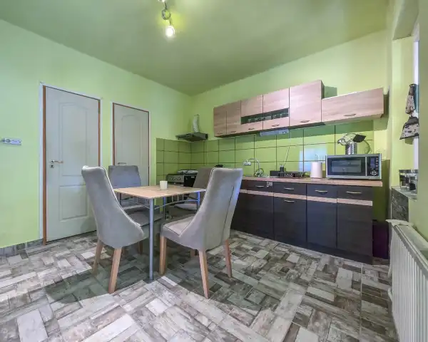 Eladó családi ház, Újkér 2 szoba 90 m² 49.9 M Ft