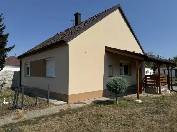 Eladó családi ház, Újrónafő 3 szoba 80 m² 66.9 M Ft
