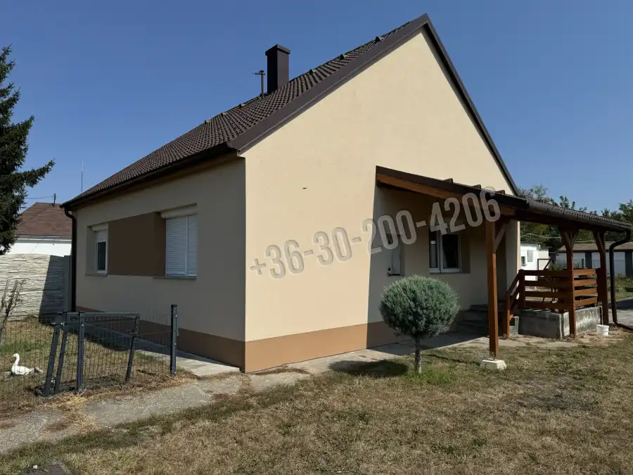 eladó családi ház, Újrónafő