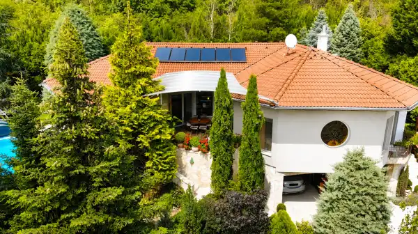 Eladó családi ház, Üröm 4 szoba 260 m² 325 M Ft