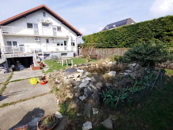 Eladó családi ház, Üröm 7 szoba 250 m² 155 M Ft