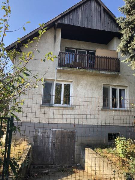 eladó családi ház, Vác