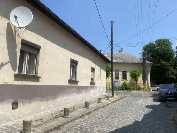 Eladó családi ház, Vác 4 szoba 242 m² 120 M Ft