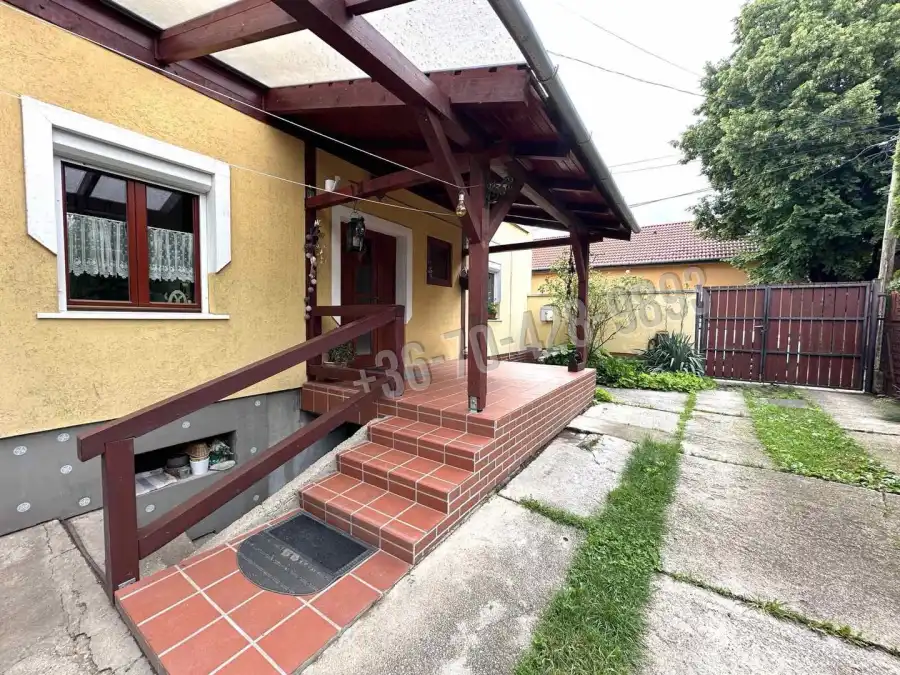 eladó családi ház, Vác