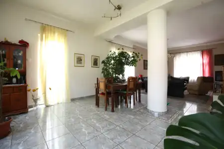 eladó családi ház, Vác