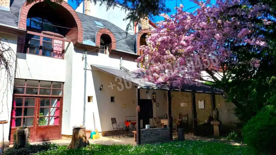 eladó családi ház, Vác