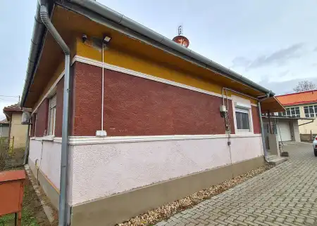 eladó családi ház, Vácrátót