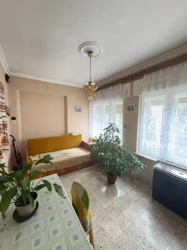 Eladó családi ház, Vál 3+1 szoba 1350 m² 55 M Ft