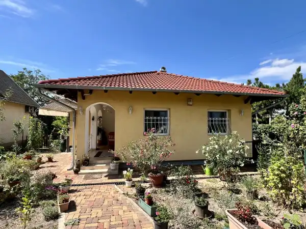 Eladó családi ház, Velence 3 szoba 85 m² 89.9 M Ft