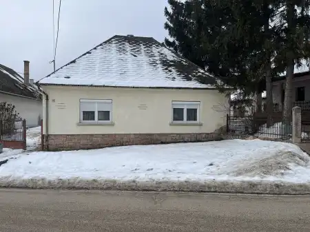 eladó családi ház, Vértestolna