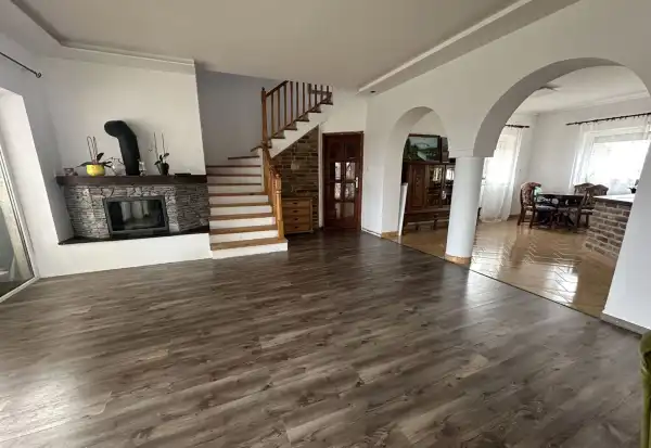 Eladó családi ház, Zsombó 5 szoba 234 m² 140 M Ft