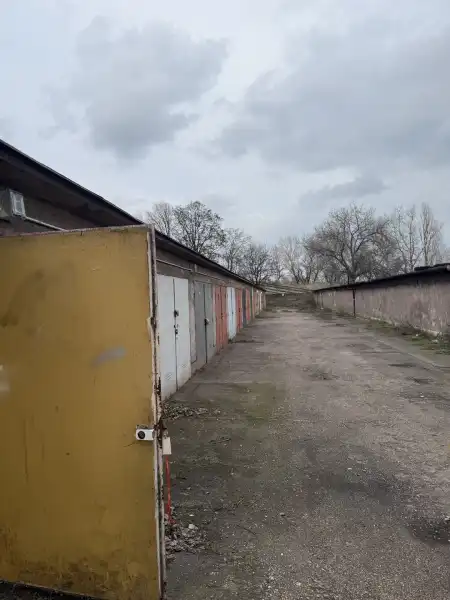 eladó garázs, Dunaújváros