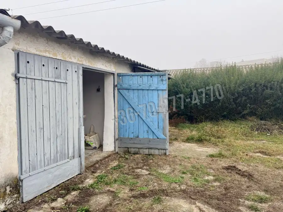 eladó garázs, Oroszlány